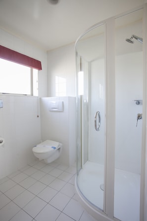 Free toiletries, hair dryer, bathrobes, towels - Cornwall Motor Lodge (Palmerston North)