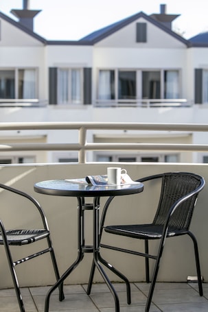 Balcony. Cornwall Motor Lodge