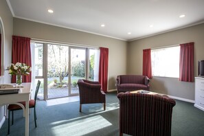 Suite, 2 chambres | Coin séjour