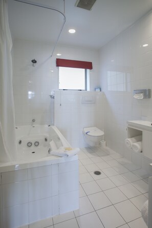 Suite, 1 Bedroom | Bathroom | Free toiletries, hair dryer, bathrobes, towels