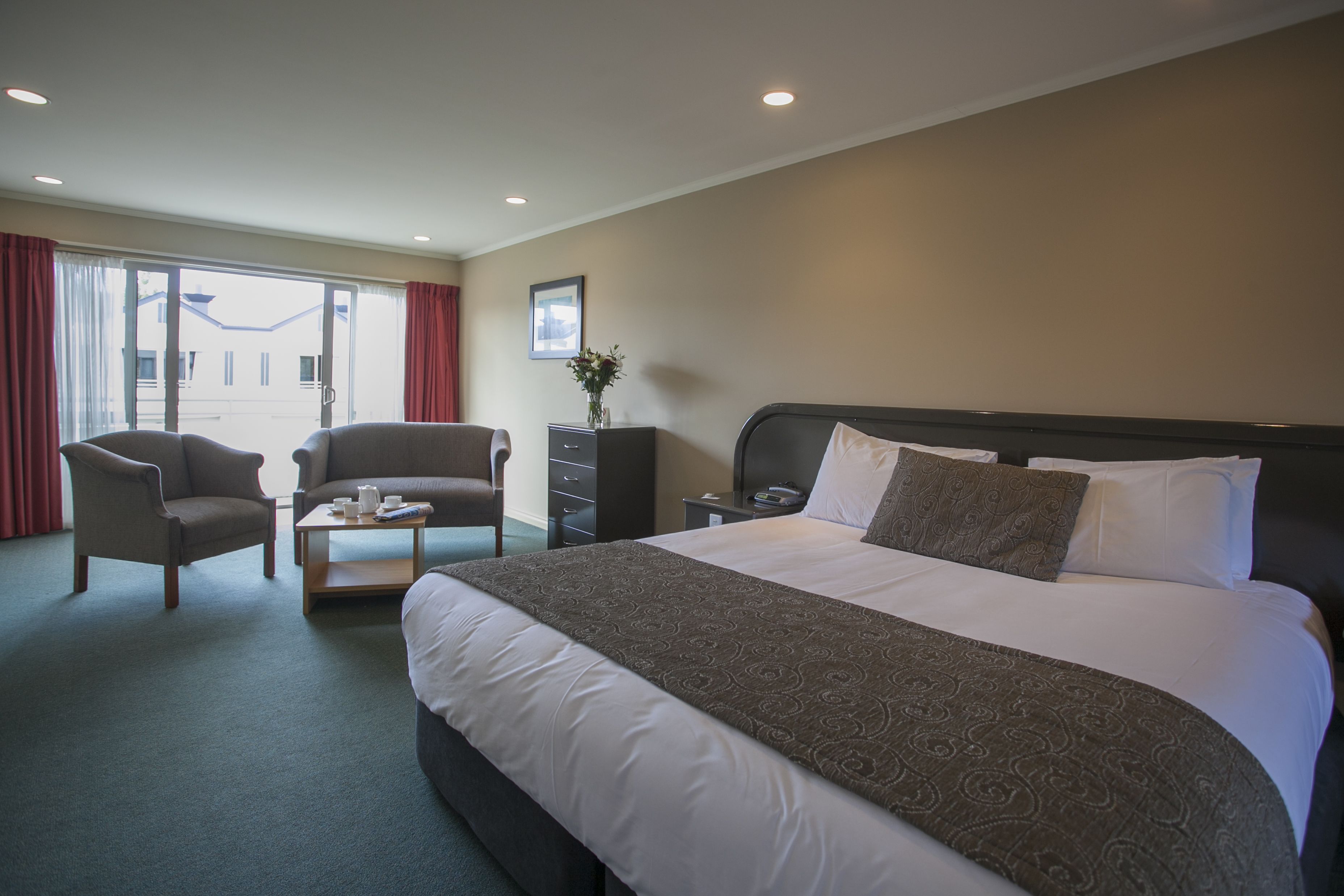 Suíte estúdio executiva, 1 cama King | Área de estar | TV LCD 32 polegadas com canais digitais, TV