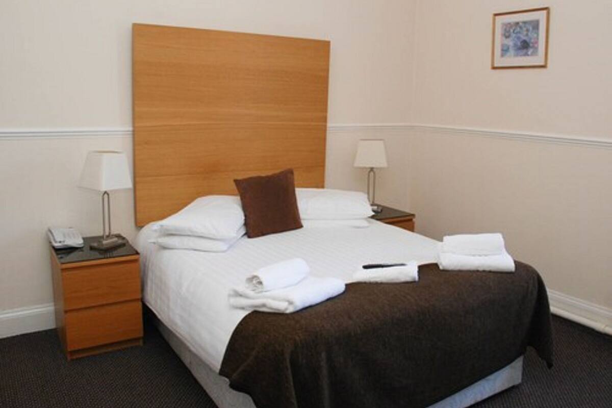 double room | desk, iron/ironing board, bed sheets