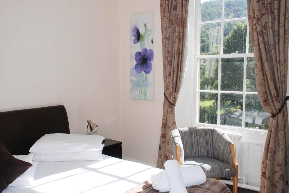 double room | desk, iron/ironing board, bed sheets