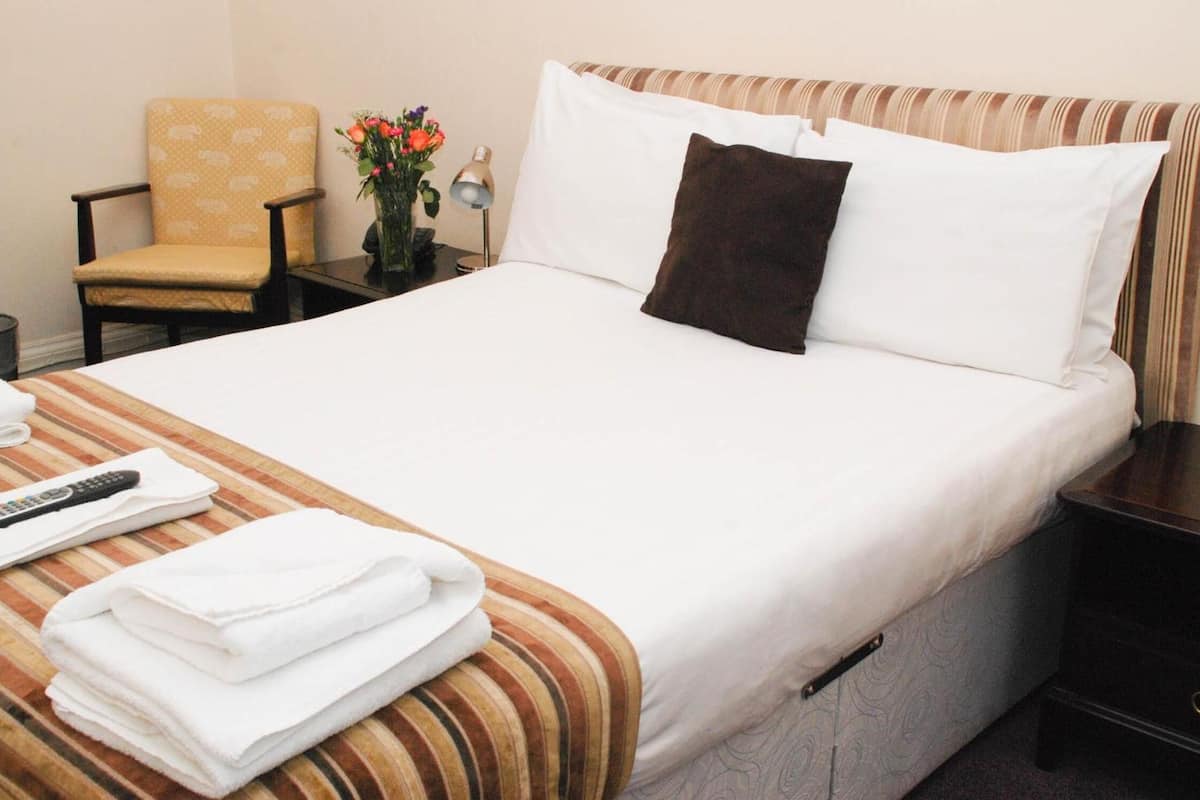 double room | desk, iron/ironing board, bed sheets