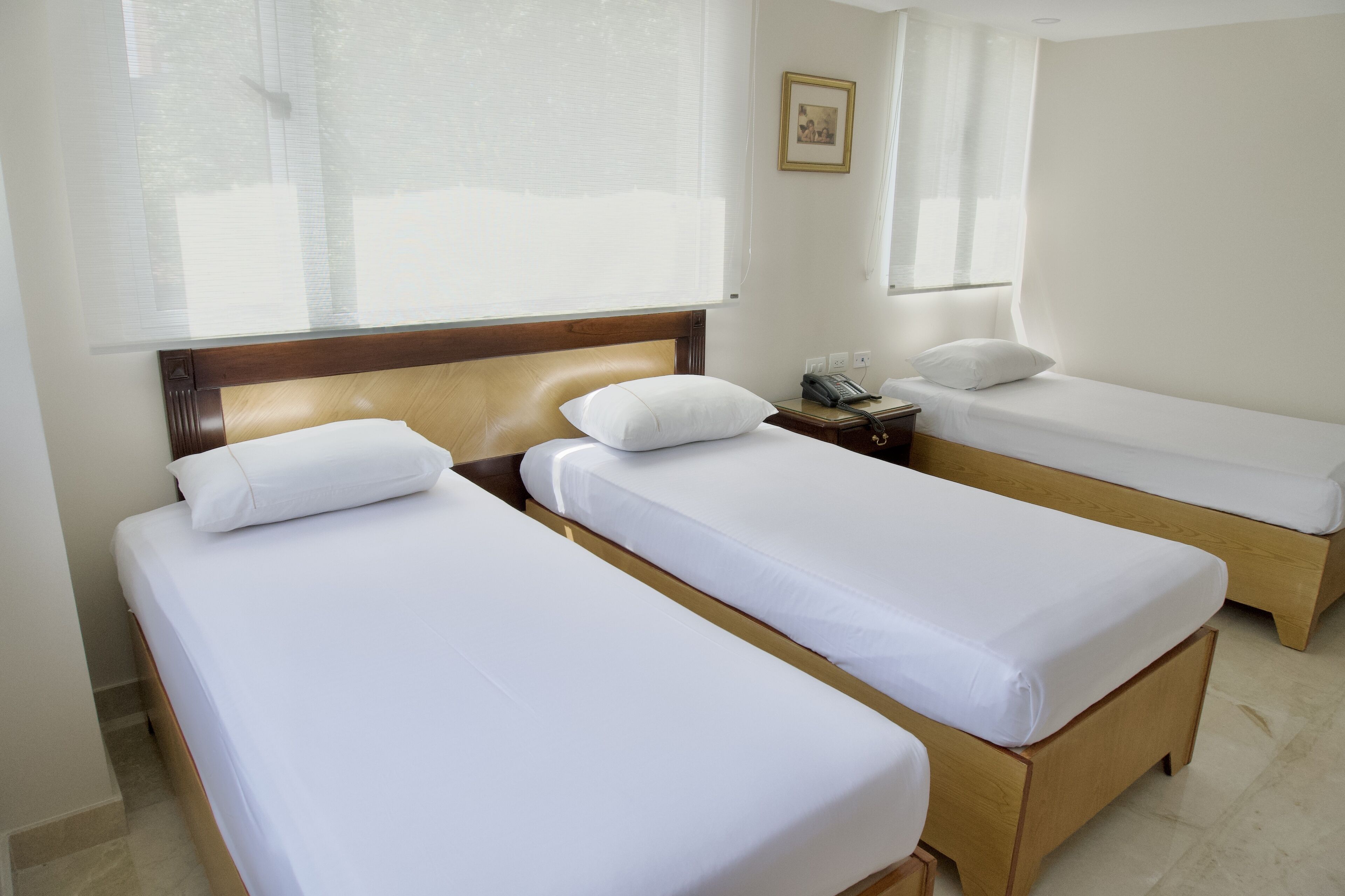 standard double or twin room | 2 bedrooms, in-room safe, desk, free wifi