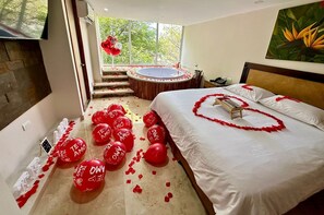 Deluxe Room, Jetted Tub