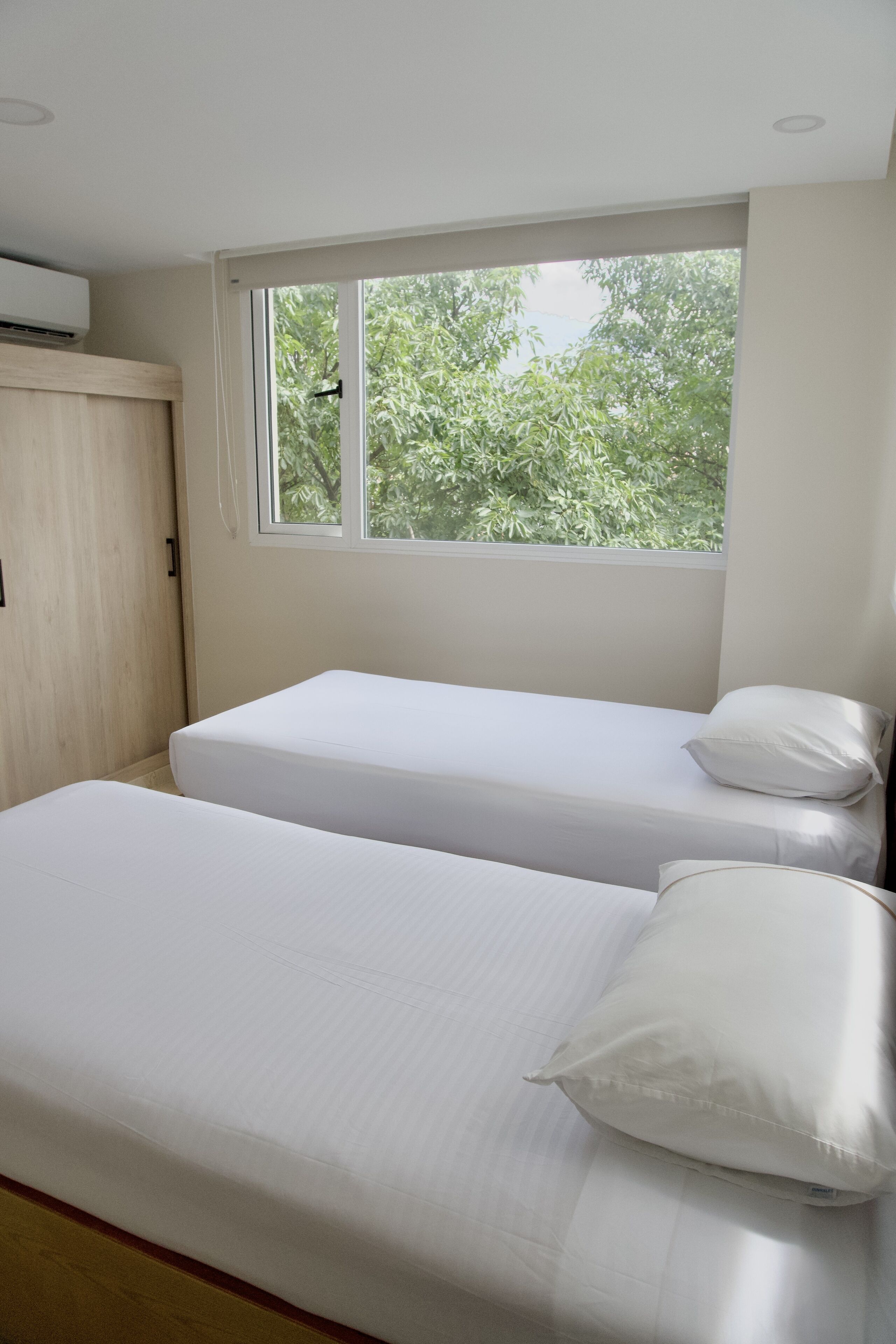 standard double or twin room | 2 bedrooms, in-room safe, desk, free wifi