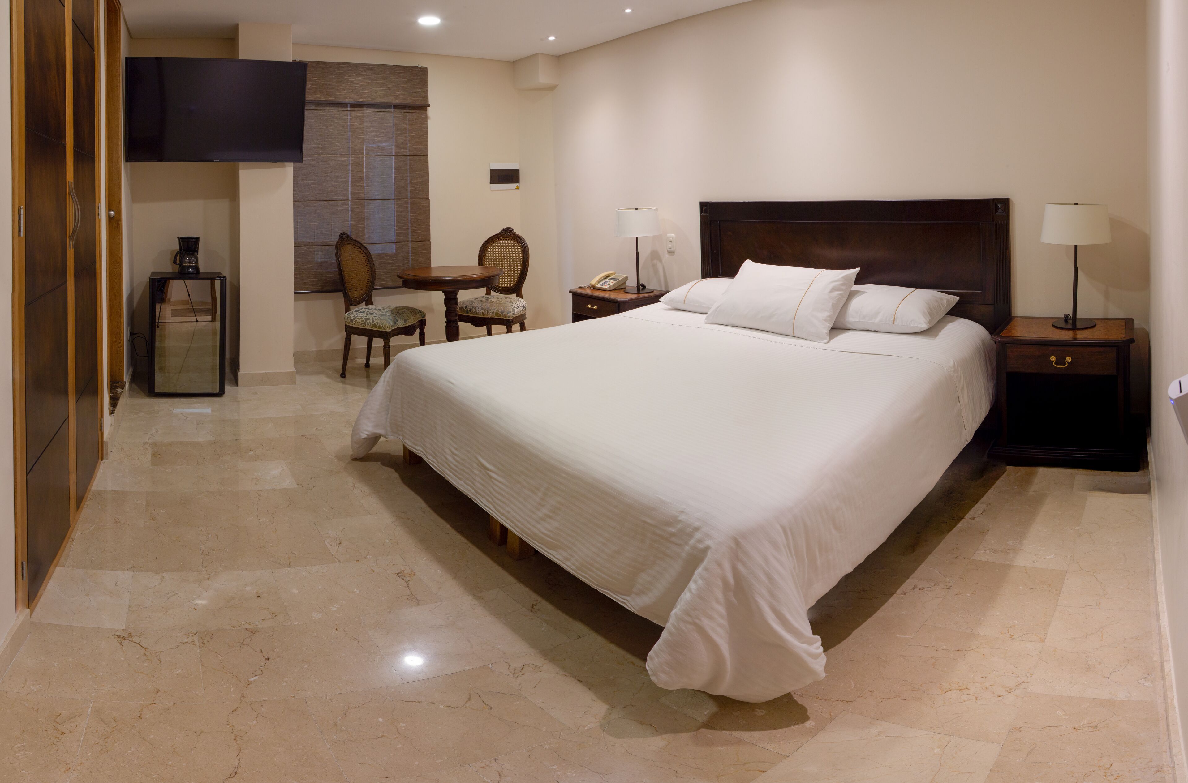 standard double or twin room | 2 bedrooms, in-room safe, desk, free wifi