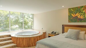 Deluxe Room, Jetted Tub