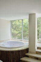 In-room safe, desk, free WiFi, bed sheets