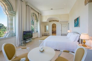 Ropa de cama de alta calidad y minibar 