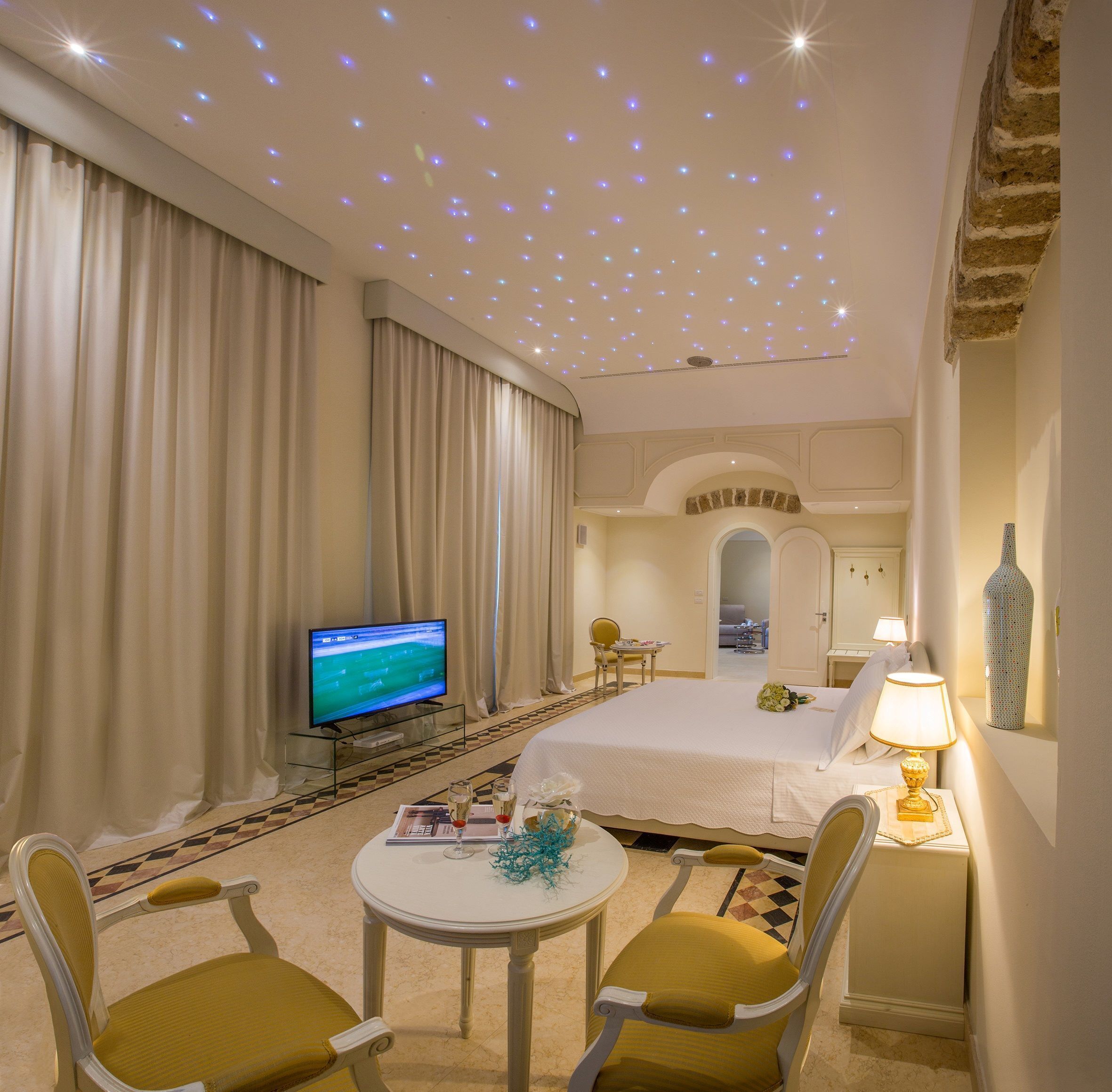 Ropa de cama de alta calidad y minibar 