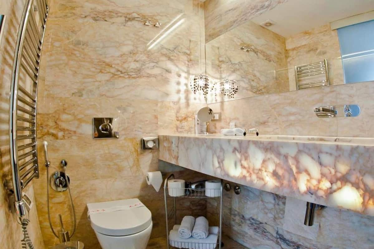 shower, free toiletries, hair dryer, bathrobes