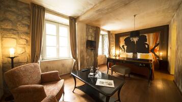 Literie hypoallergénique, minibar, coffres-forts dans les chambres