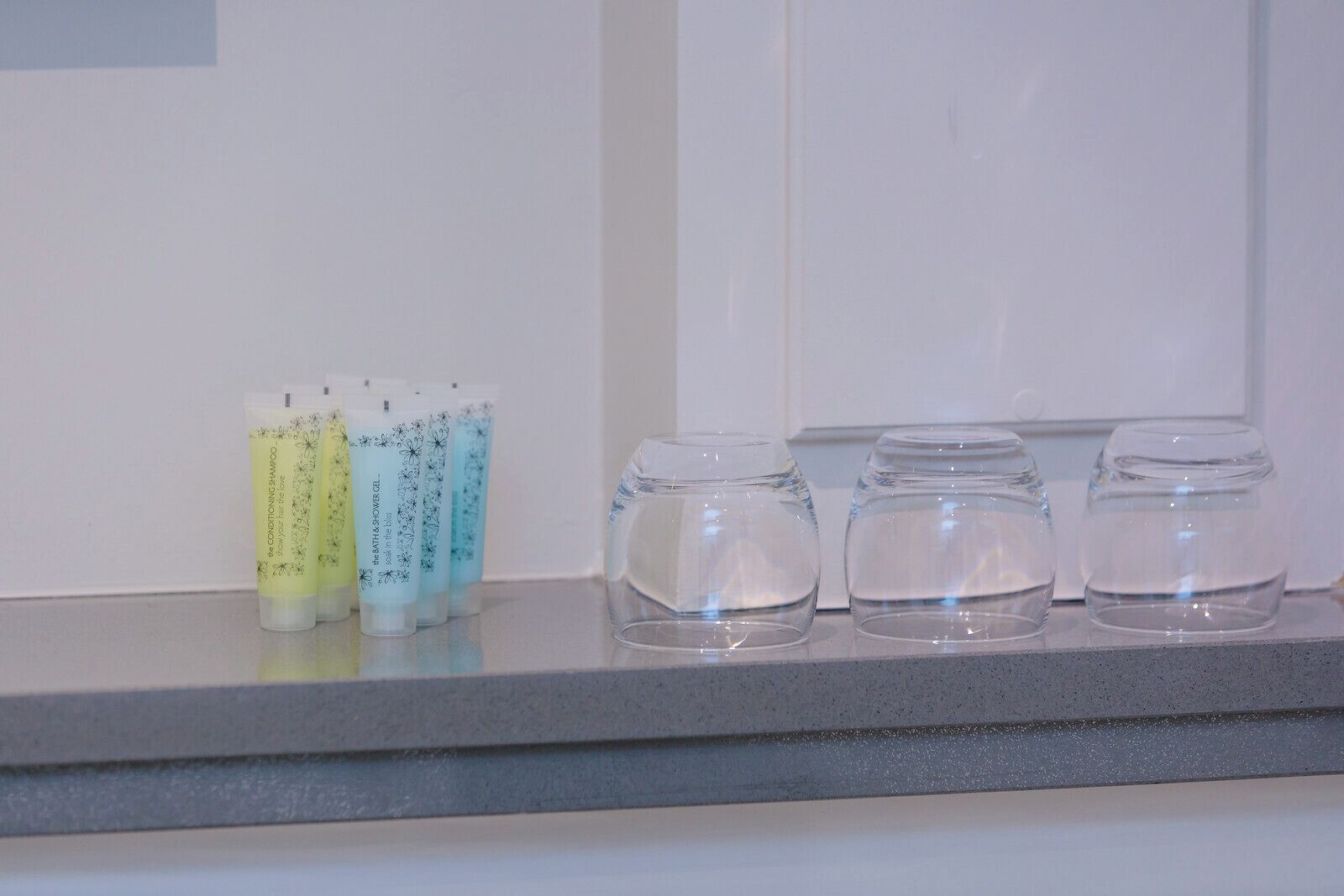 standard triple room | bathroom | free toiletries, hair dryer, towels