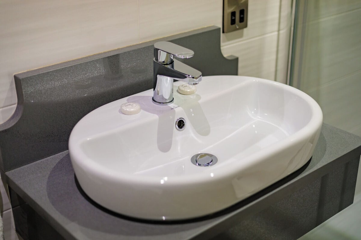 twin room | bathroom | free toiletries, hair dryer, towels