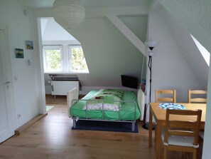 Apartment (1 Person) | Living area | Flat-screen TV, DVD player - Judits Apartment (Berlin)