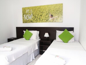 ตู้นิรภัยในห้องพัก, ผ้าม่านกันแสง, Wi-Fi ฟรี, ผ้าปูที่นอน