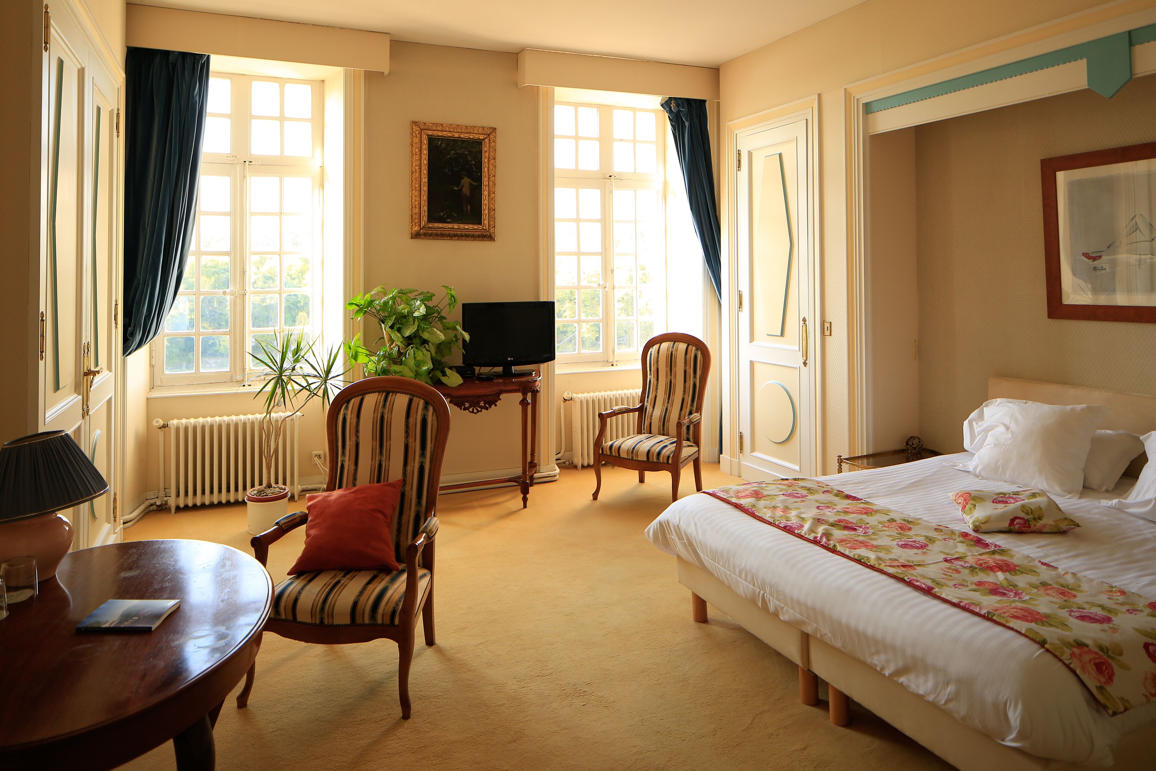 in-room safe, desk, cots/infant beds, free wifi