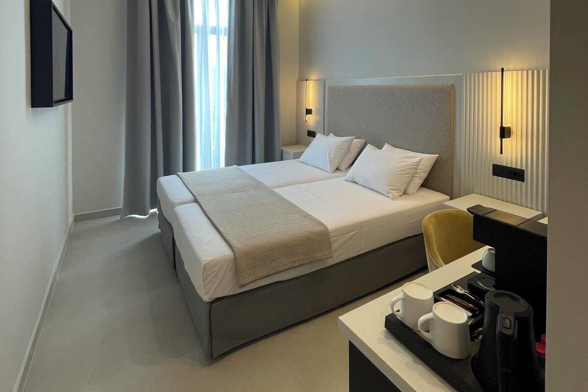 Literie hypoallergénique, minibar, coffres-forts dans les chambres