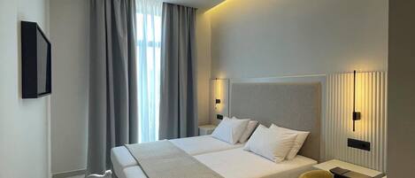 Hypo-allergenic bedding, minibar, in-room safe, soundproofing