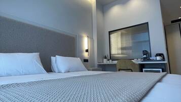 Superior Double Room with Balcony | Hypo-allergenic bedding, minibar, in-room safe, soundproofing