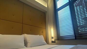 Kamar Standar (for 2) | Seprai antialergi, minibar, brankas, dan kedap suara