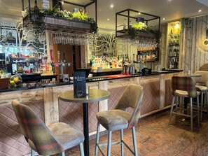 Bar (on property) - Beaufort Hotel (Inverness)