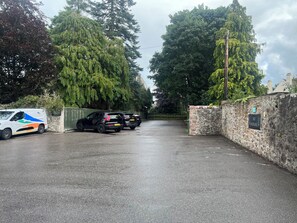 Free self parking - Beaufort Hotel (Inverness)