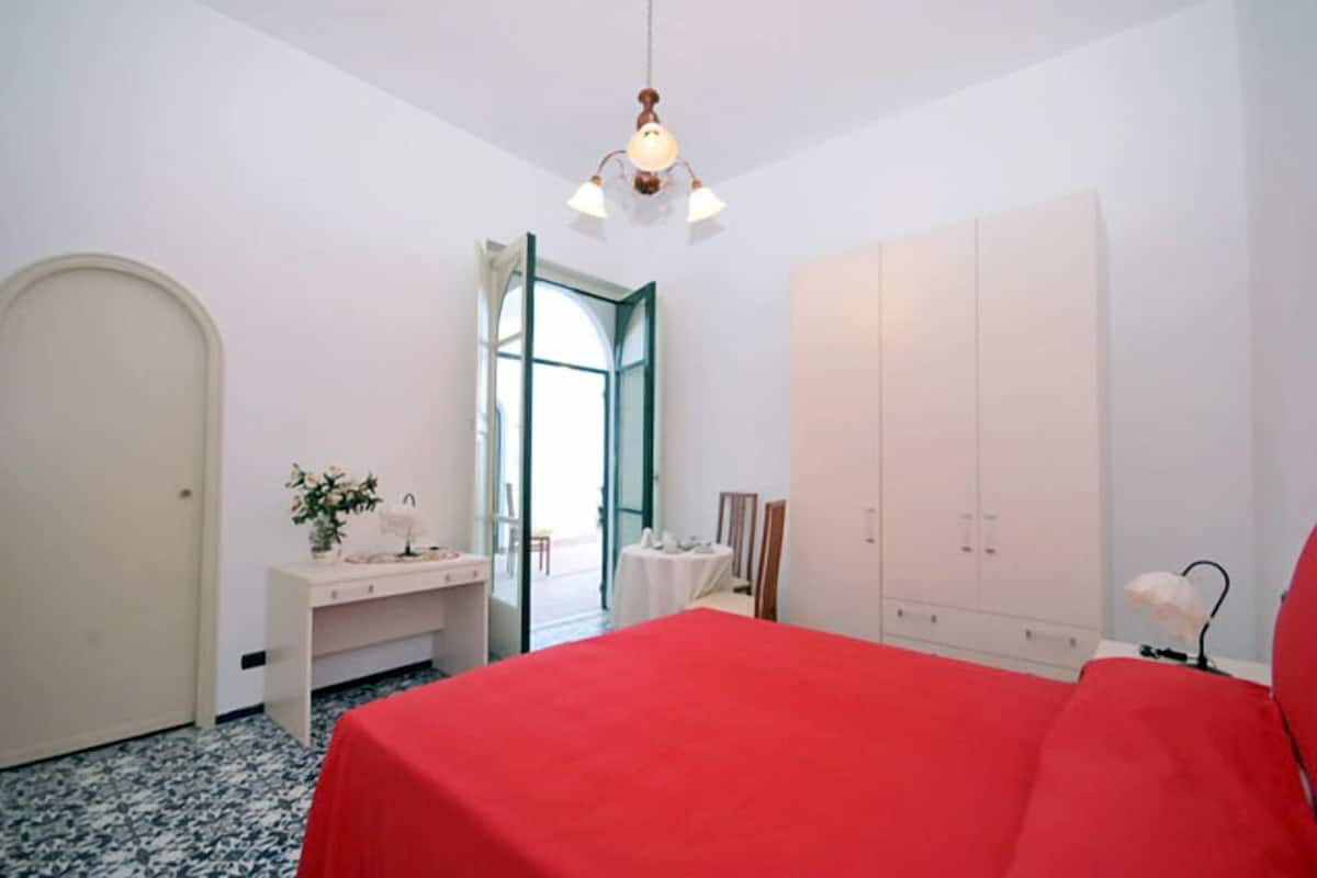 In-room safe, desk, iron/ironing board (on request), free WiFi