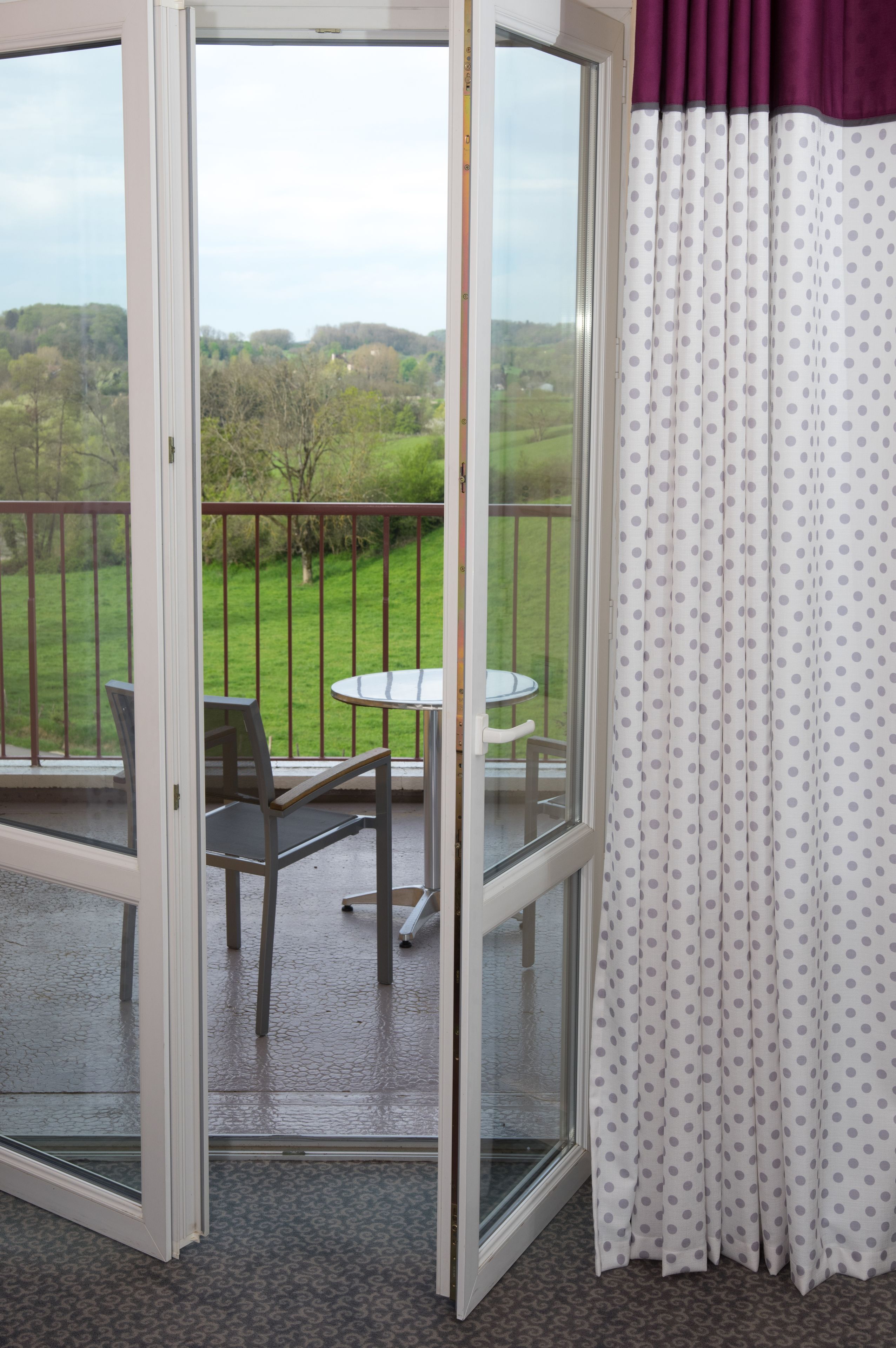 deluxe room | premium bedding, minibar, in-room safe, desk