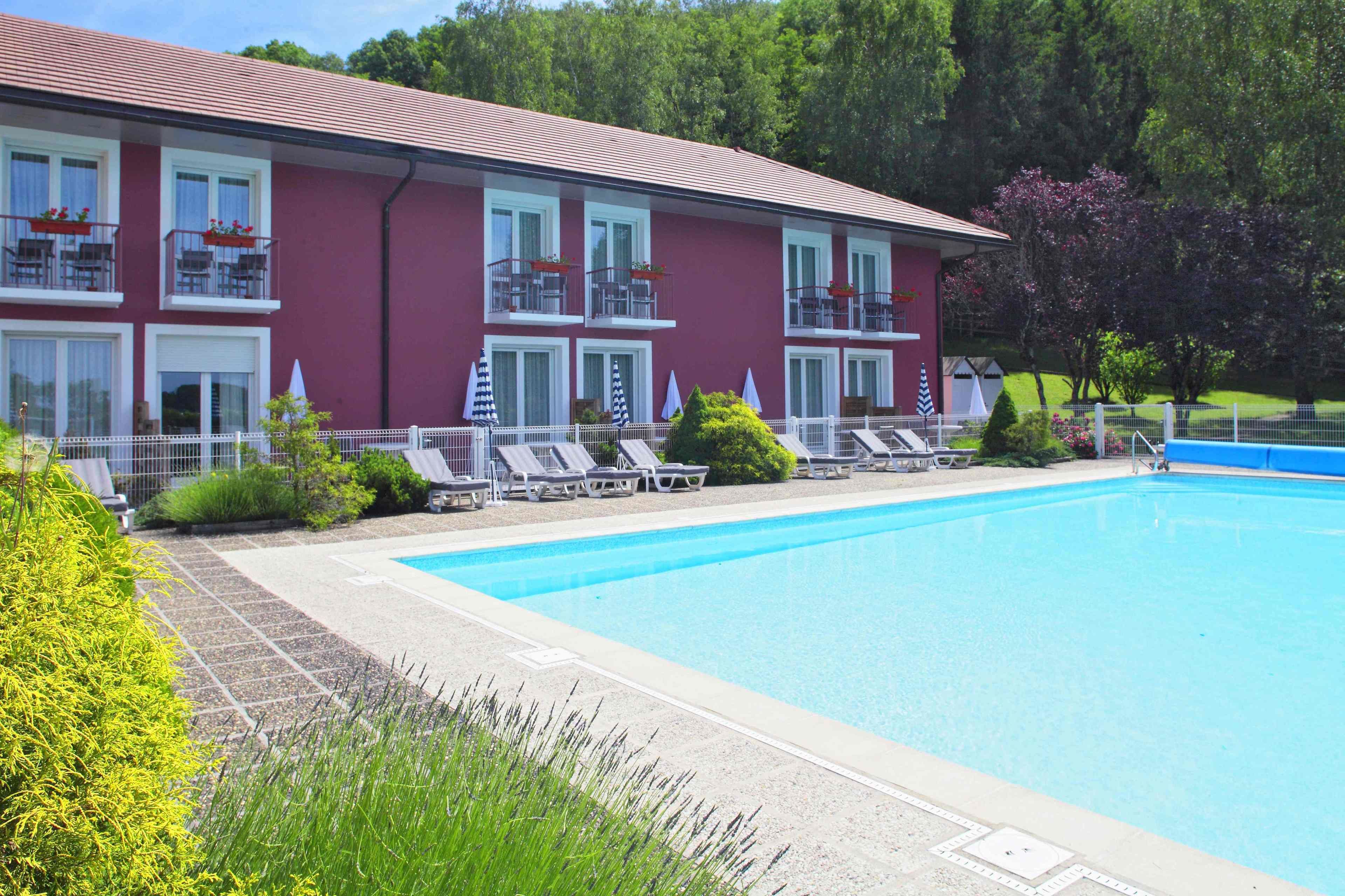 outdoor pool, pool loungers
