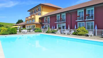 Outdoor pool, sun loungers