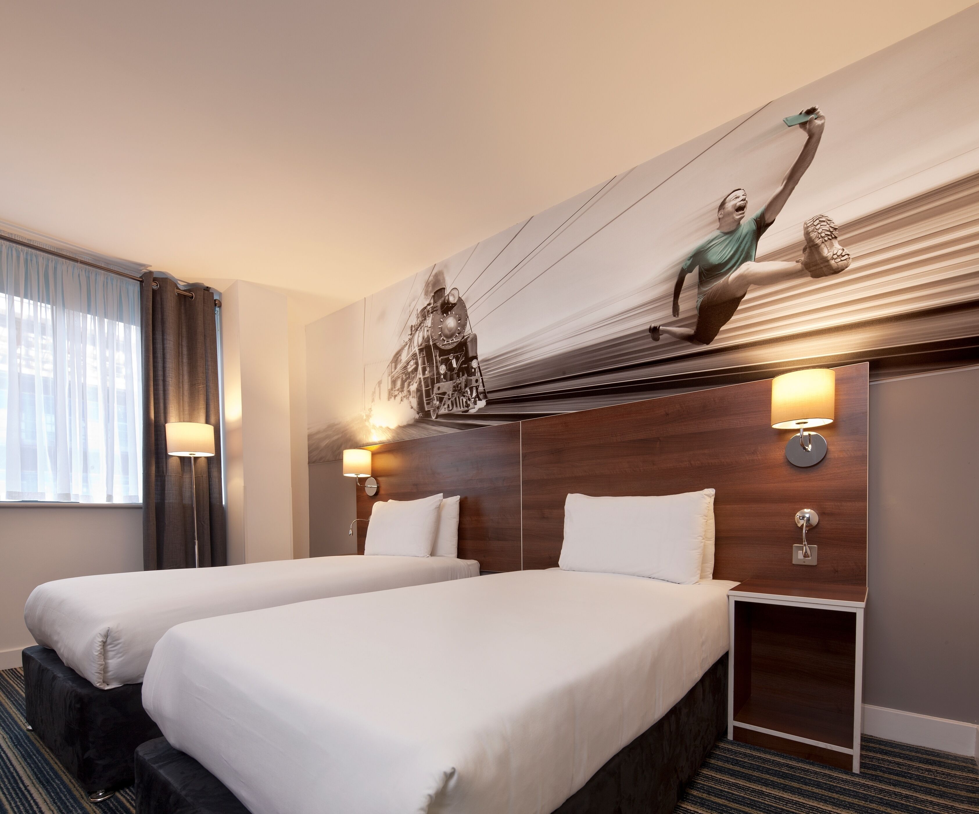 twin room | desk, free wifi, bed sheets