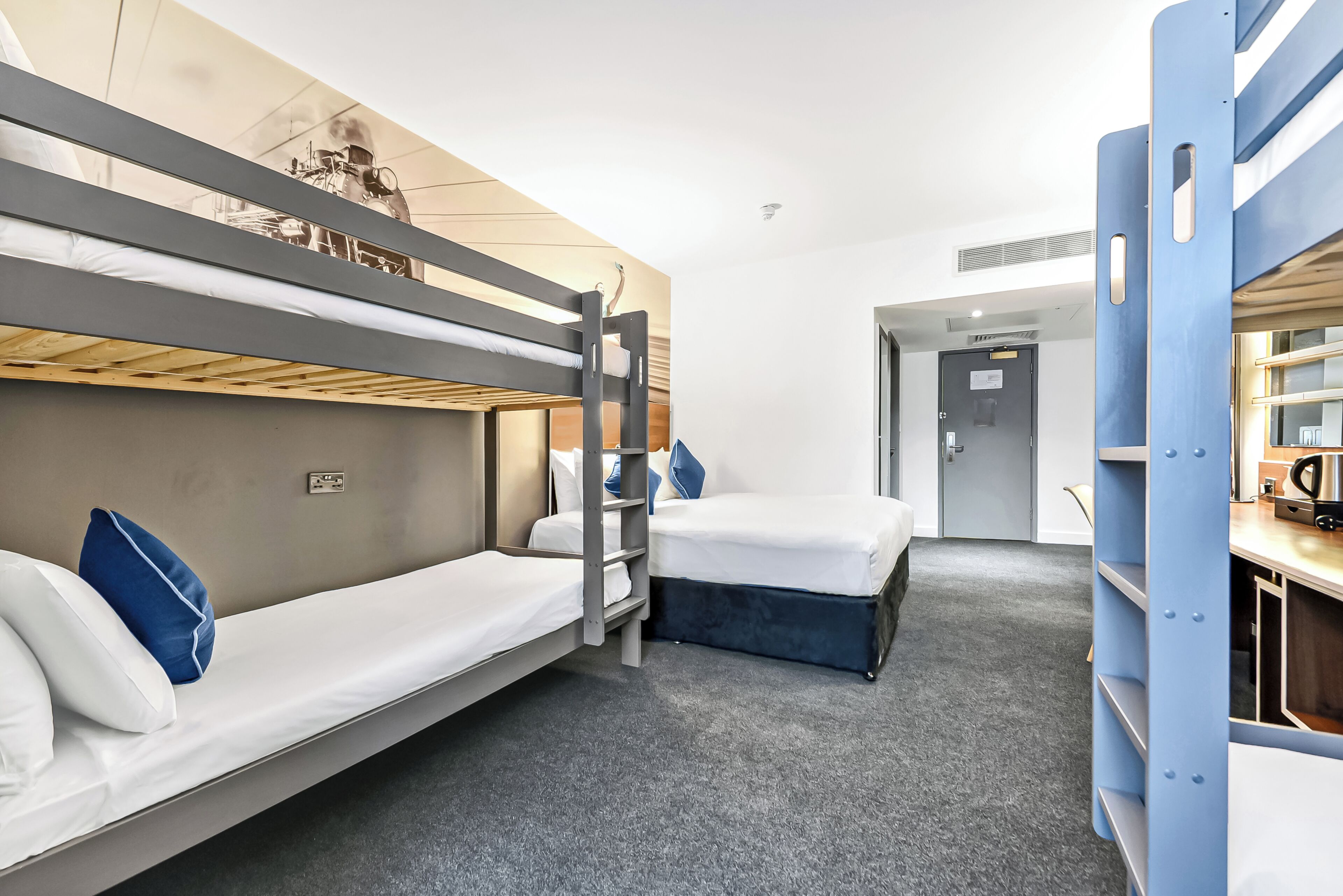 WiFi (free), bed sheets