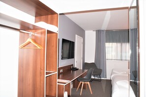 Habitació quàdruple superior | 1 dormitori, escriptori, wifi gratuïta i roba de llit 
