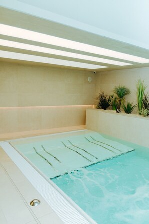 Indoor pool - Hotel Ginkgo (Hodmezovasarhely)