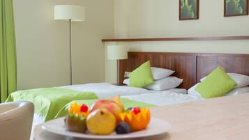 Zimmersafe, Schreibtisch, schallisolierte Zimmer, Bügeleisen/Bügelbrett