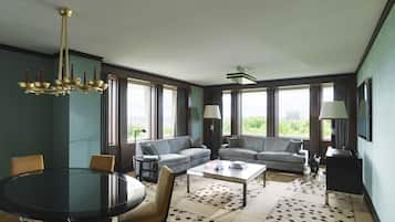 Suite, Balcony (Curzon) | Living area