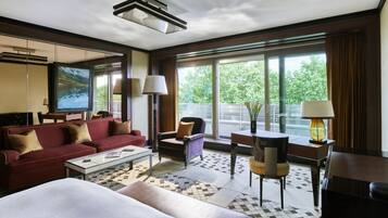 Studio, Balcony (Hyde Park)