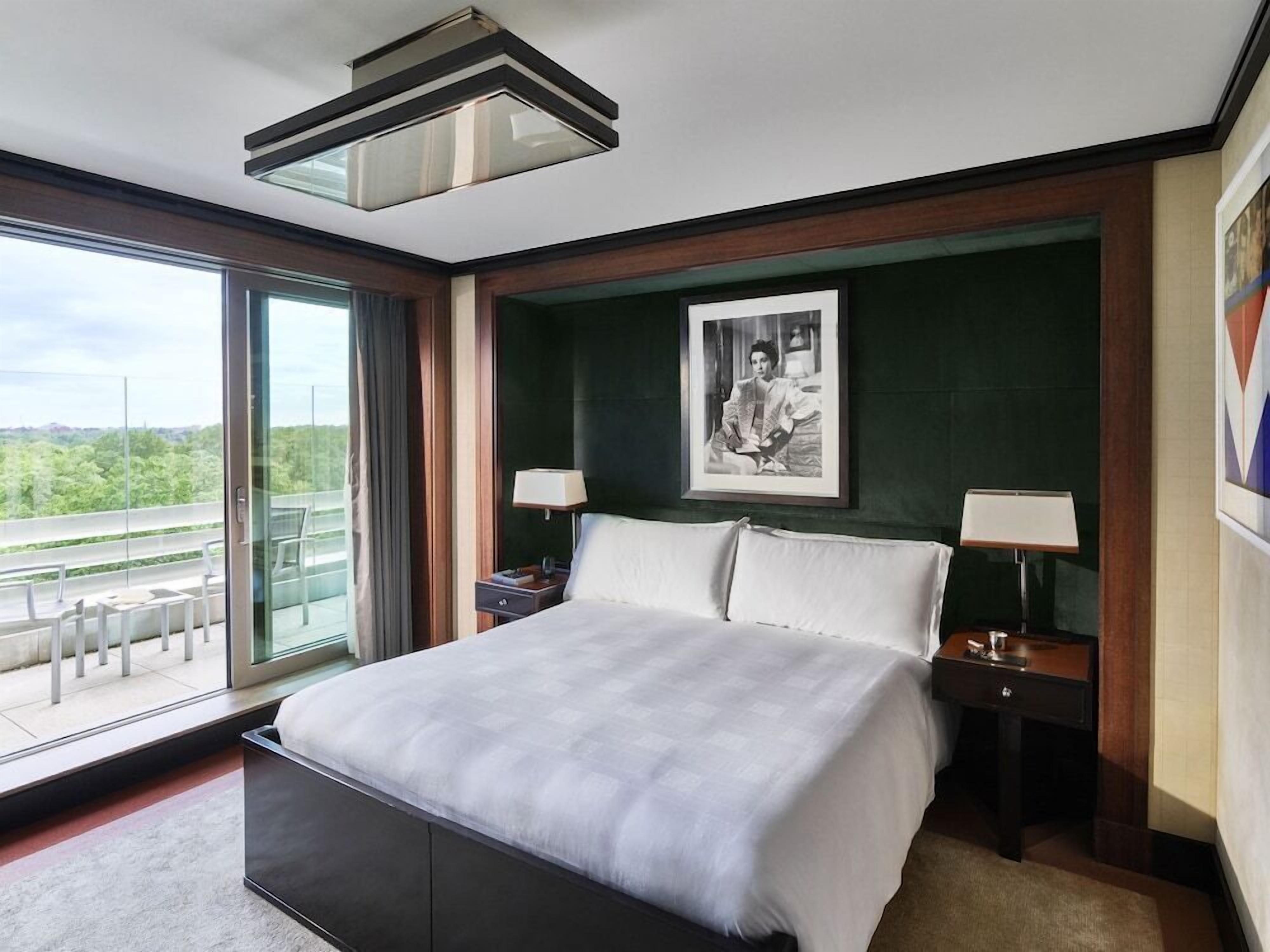 Hypo-allergenic bedding, minibar, in-room safe, individually decorated