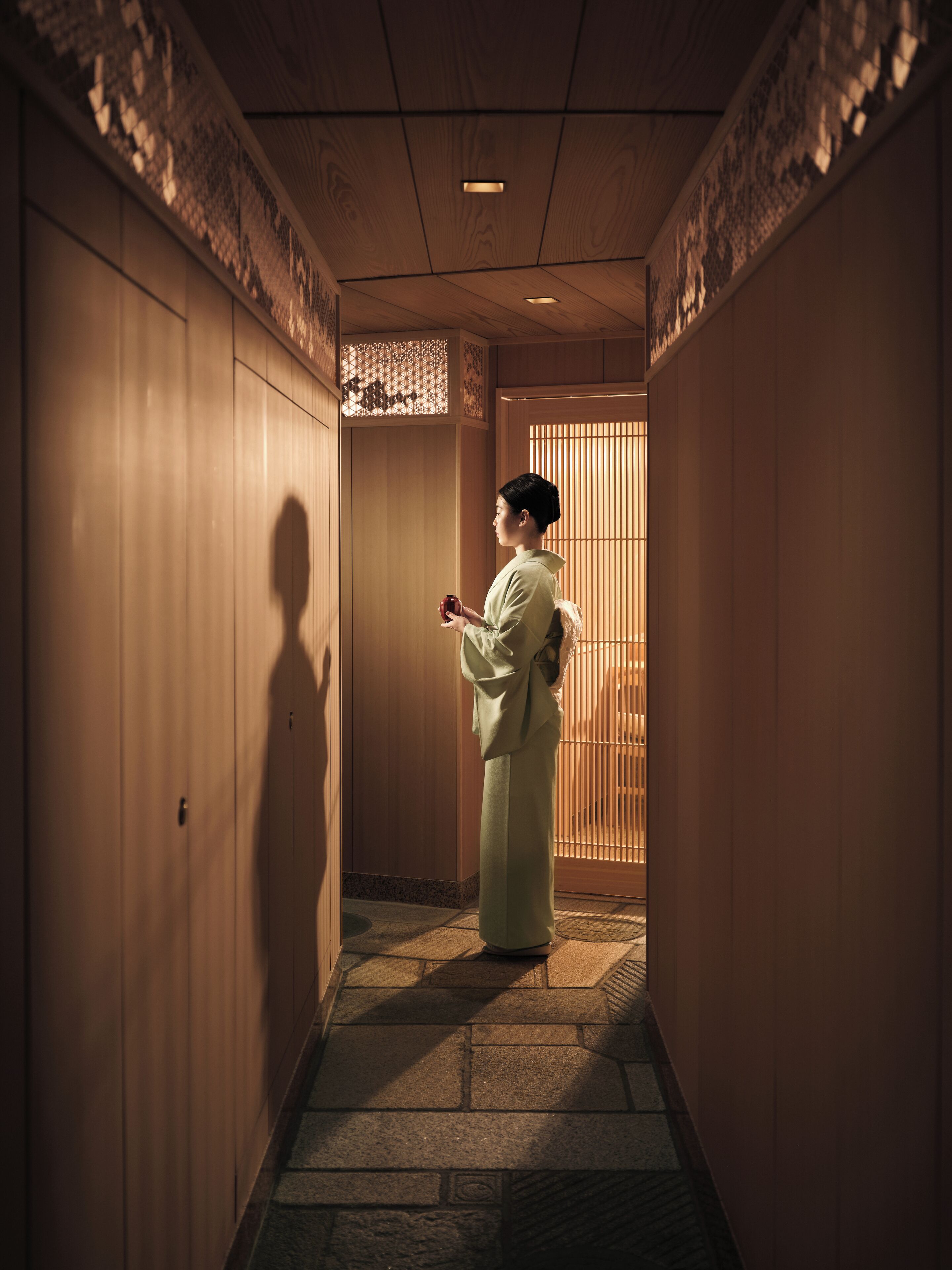 2 restaurants, breakfast, lunch, dinner served; american cuisine