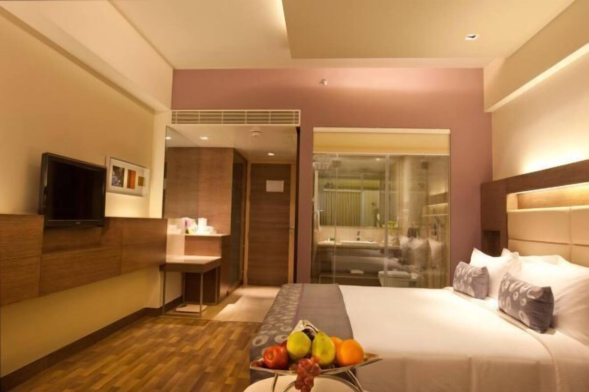 Premium bedding, Select Comfort beds, minibar, in-room safe