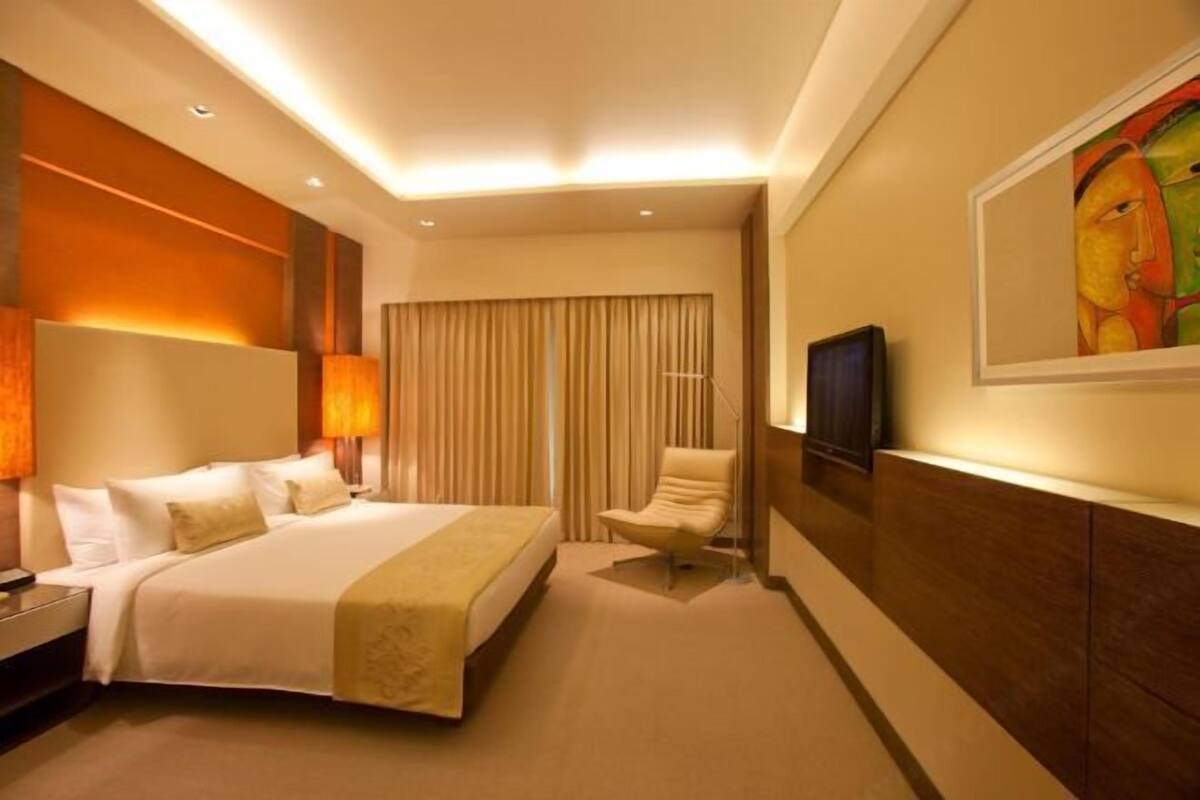 Premium bedding, Select Comfort beds, minibar, in-room safe