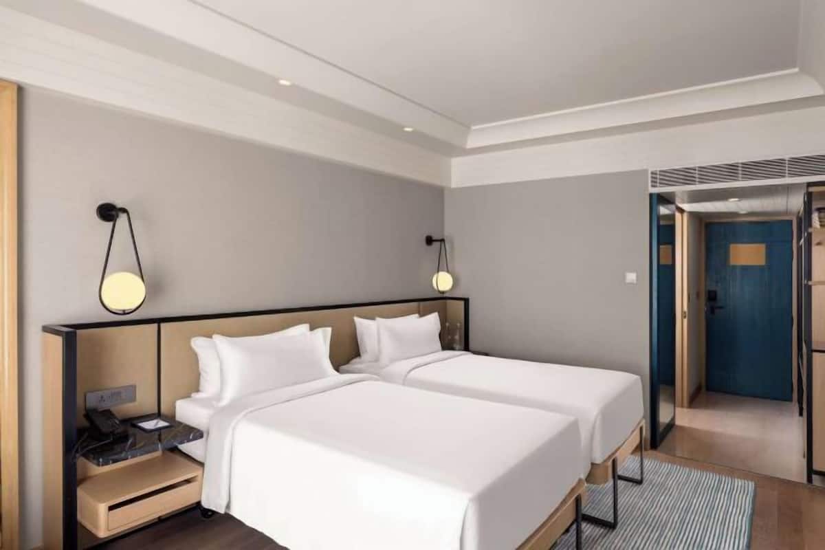 Premium bedding, Select Comfort beds, minibar, in-room safe