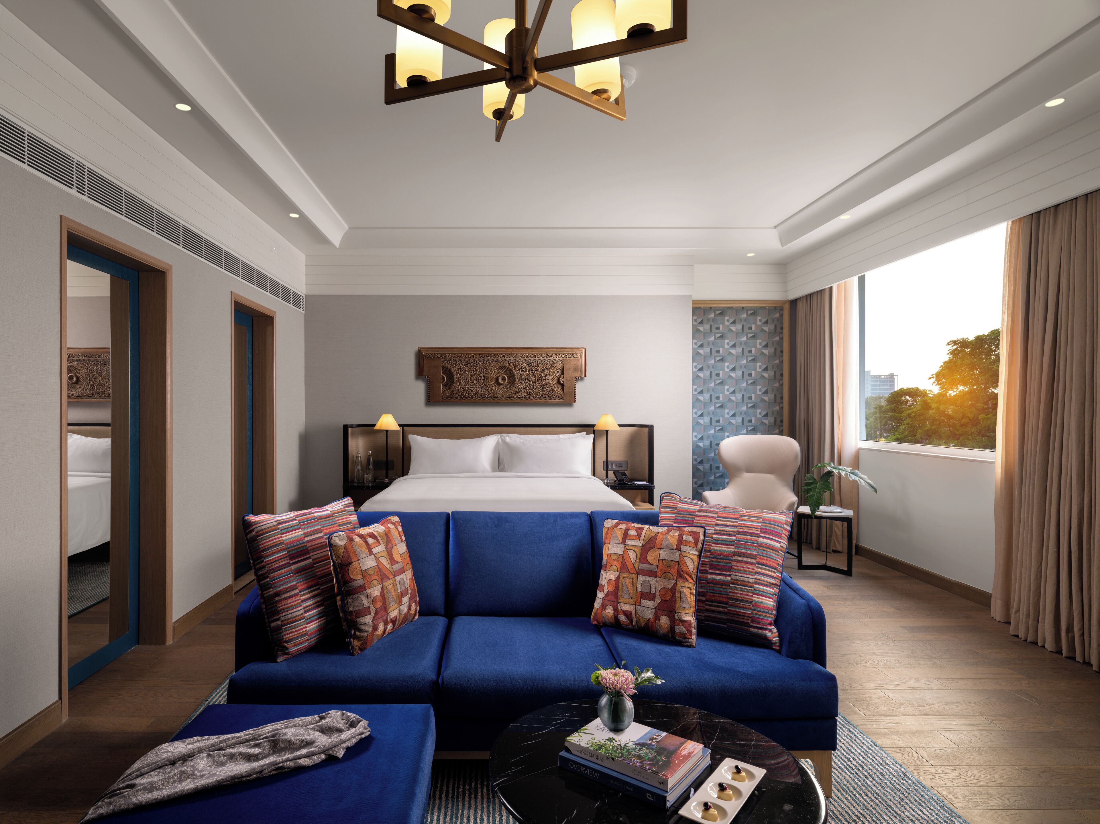 Superior suite, 1 kingsize bed | Luxe beddengoed, een minibar, een kluis op de kamer, een bureau