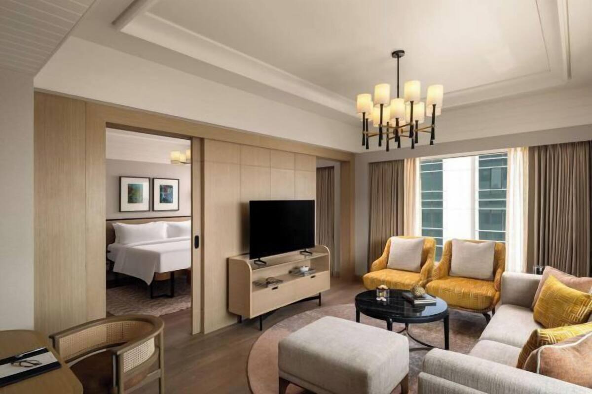 Living area | 32-inch LCD TV with cable channels, TV