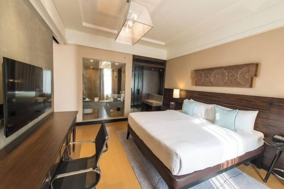 Premium bedding, Select Comfort beds, minibar, in-room safe