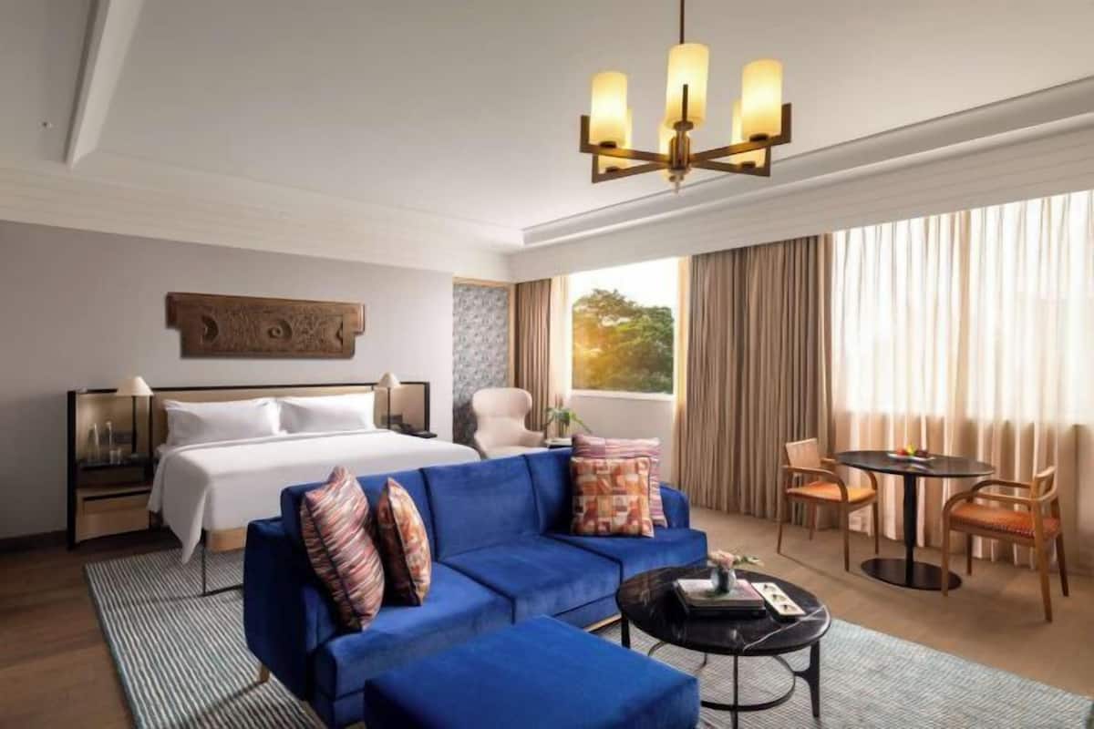 Living area | 55-inch LED TV with digital channels, Netflix, streaming services