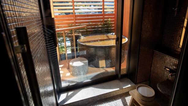 A modern bathroom with a glass door leading to a balcony. - Nakanobo Zuien - Adults Only (Kobe)
